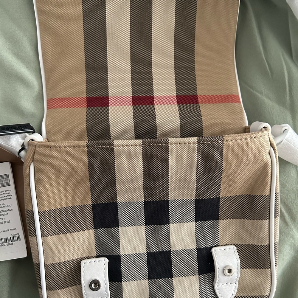 Elegant Burberry Beige and Black Checkered Crossbody Bag - Picture 7 of 8